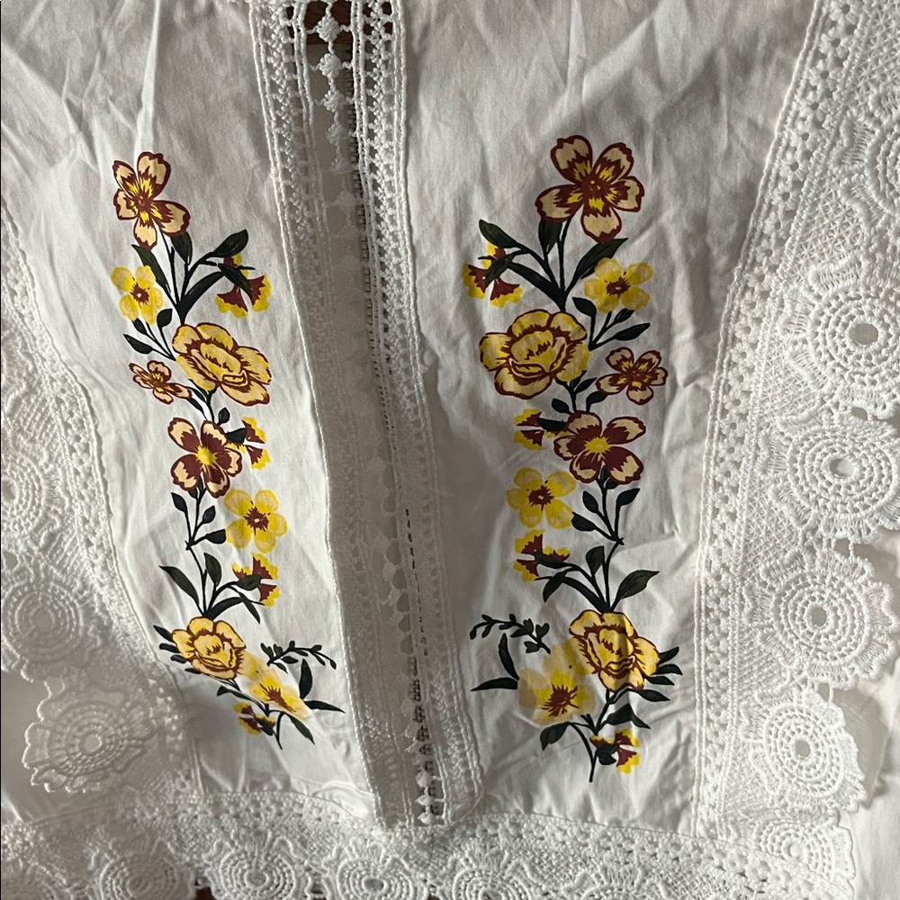 Floral Embroidered White Lace Cropped Top Size Medium - Picture 2 of 8